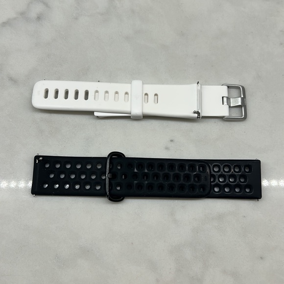 Fitbit Versa 2 Charging Cord & Replacement Bands - Picture 3 of 5